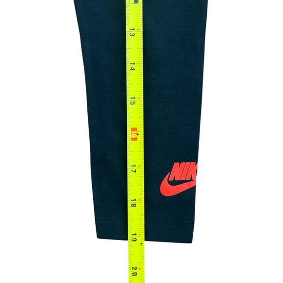 Nike Kids White and Black Outfit with Red Logo - Picture 11 of 12